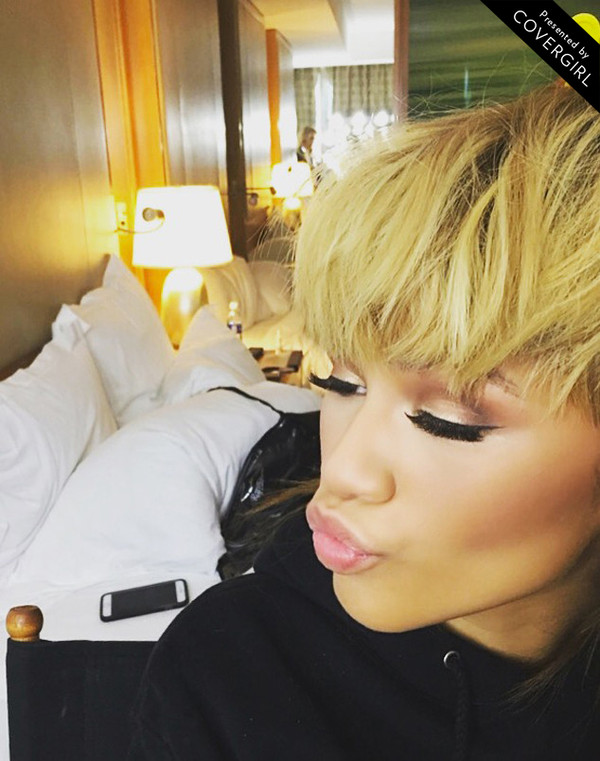 ESC, Grammys Glamsnaps BTS Zendaya Badge ESC, Grammys Glamsnaps BTS Zendaya Badge